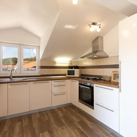 Lydia * 슬라티네