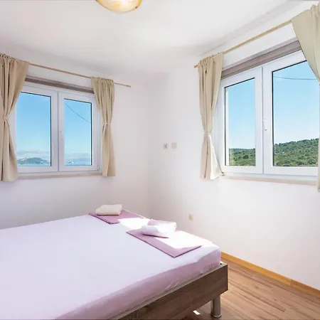 Lydia 펜션 슬라티네